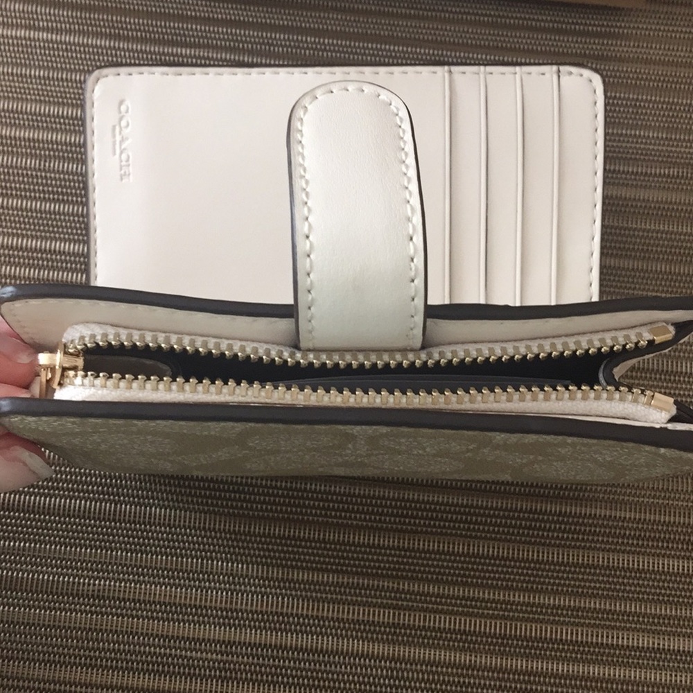 NWT Coach Medium Zip Wallet Khaki / Chalk - Picture 5 of 8